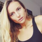 Hadja je suis ici car je suis encore célibataire et je ne compte pas me maquer maintenant je préfère profiter de la vie avant de me poser avec un homme